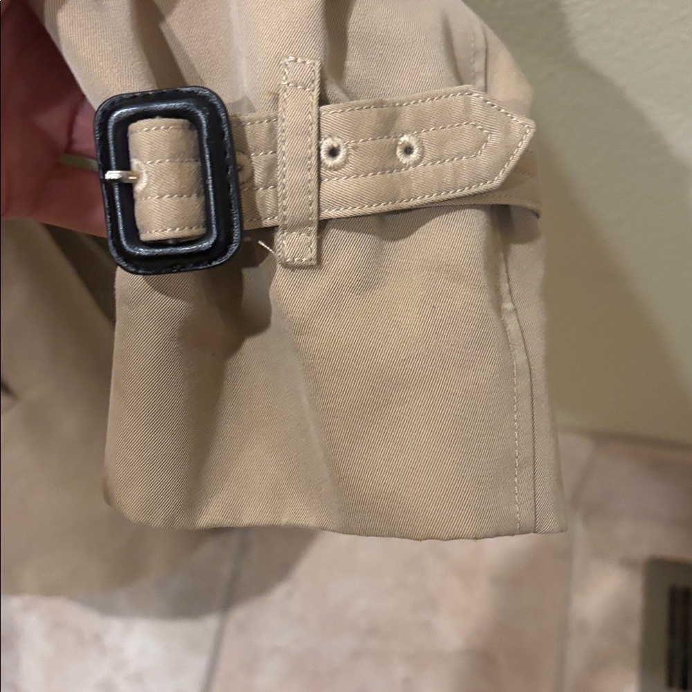 Burberry Mens Beige Trench Coat with Black Accents - Picture 8 of 14